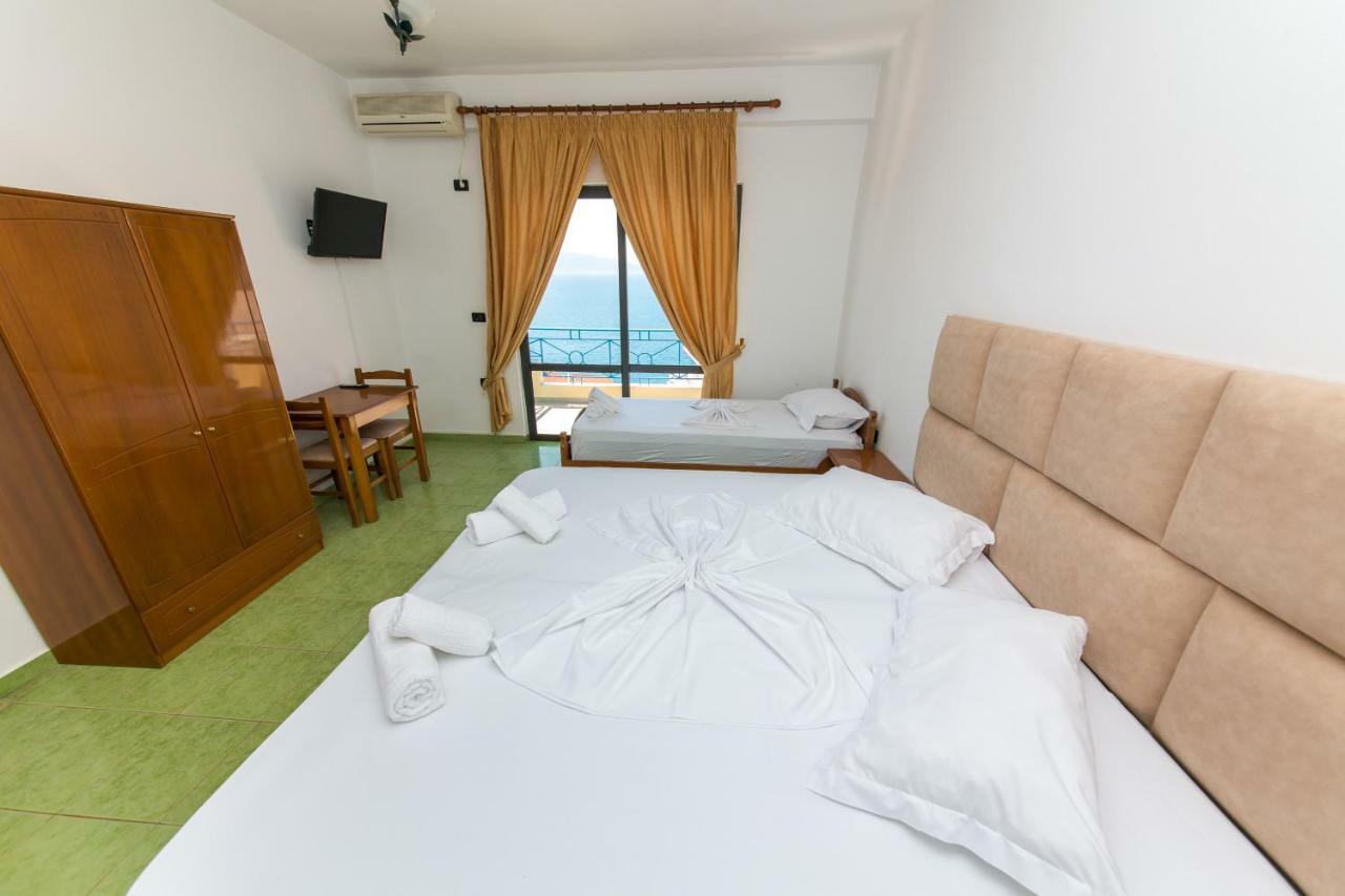 Blue Heaven Hotel Sarandë Buitenkant foto
