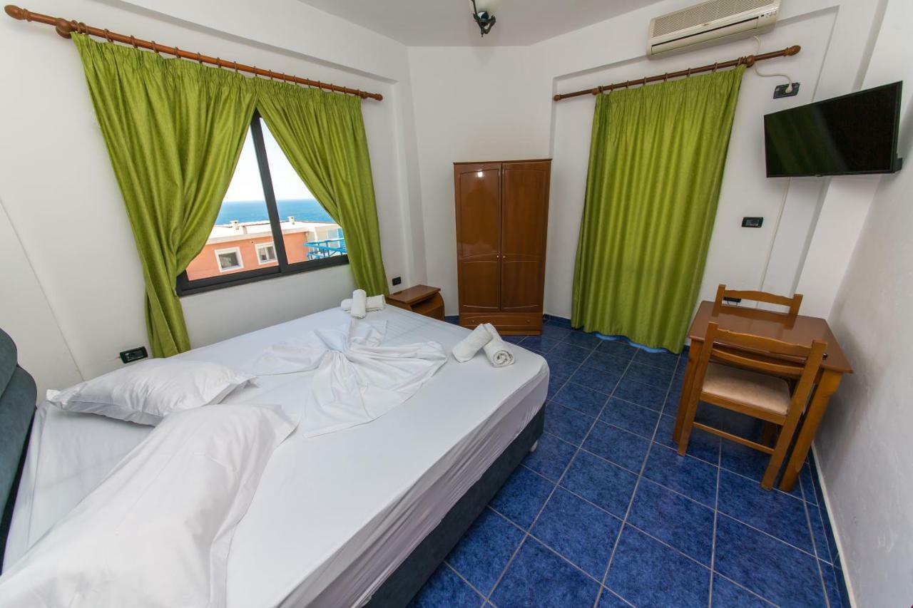 Blue Heaven Hotel Sarandë Buitenkant foto